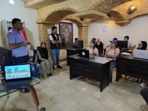 صور من الدورات التي تقدمها المؤسسة التابعة للميليشيا